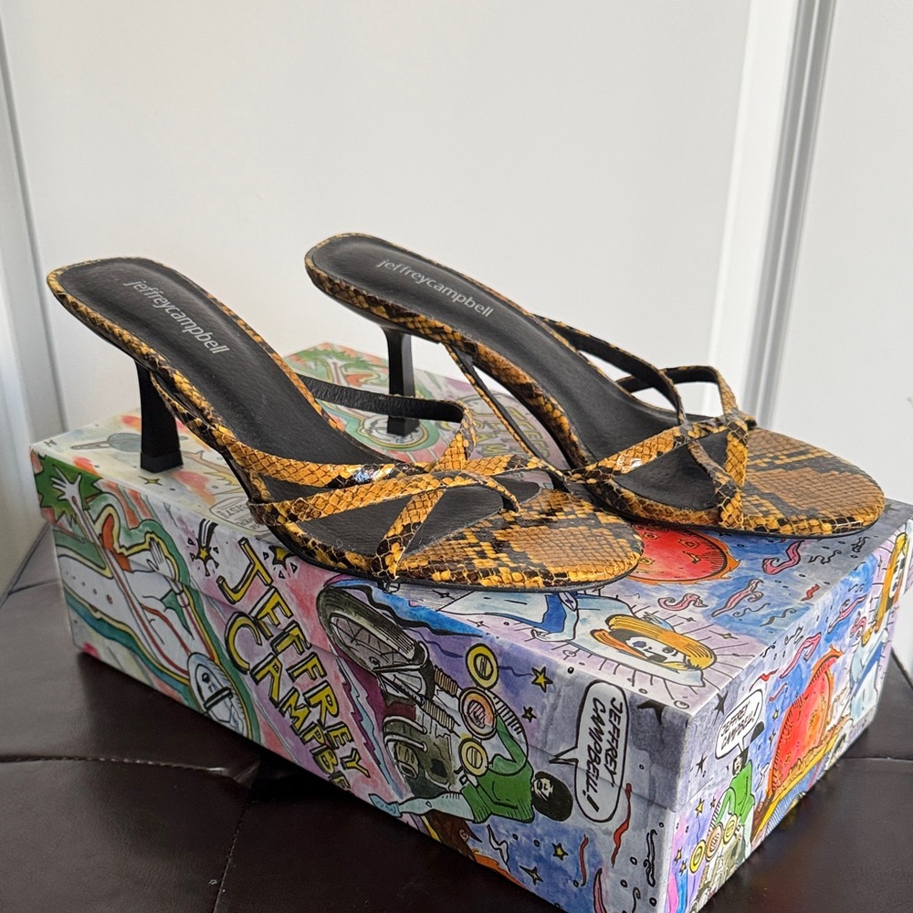 Jeffrey Campbell „Danah” Black and Yellow Snake Print Heels